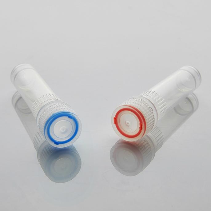 Cryovial tube는 생물학적 물질을 저온에서 보관하도록 설계된 원통형 용기입니다.